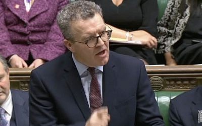 Le vice-secrétaire du Labour Tom Watson à la Chambre, des Communes, le 16 janvier 2019 (Crédit : YouTube)