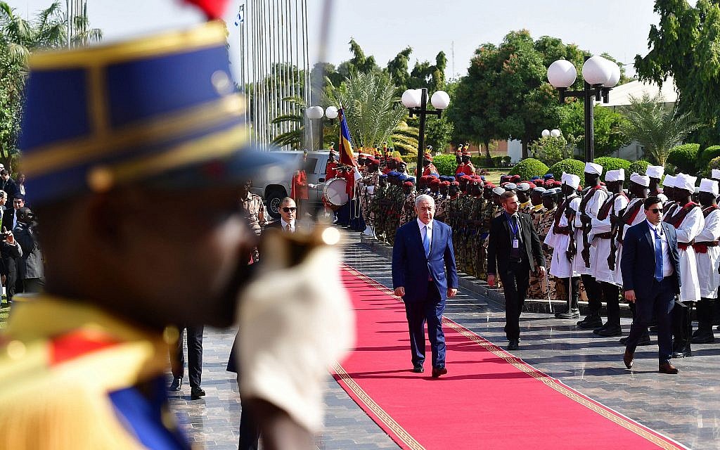 Le Premier ministre Benjamin Netanyahu est reçu par une garde d'honneur au palais présidentiel à N'Djamena, Tchad, le 20 janvier 2019 (Koby Gideon/GPO) Le Premier ministre Benjamin Netanyahu est reçu par une garde d'honneur au palais présidentiel à N'Djamena, Tchad, le 20 janvier 2019 (Koby Gideon/GPO)