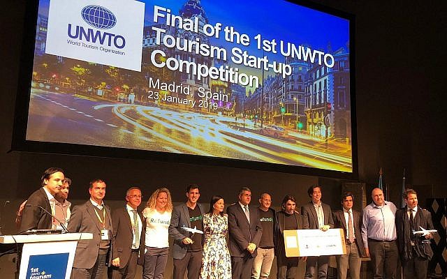 Les gagnants et les représentants de l'Organisation mondiale du tourisme (OMT), de Globalia et de Refundit sur scène à Madrid le 23 janvier 2019 (Refundit) Les gagnants et les représentants de l'Organisation mondiale du tourisme (OMT), de Globalia et de Refundit sur scène à Madrid le 23 janvier 2019 (Refundit)