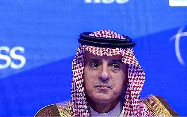 Le ministre des affaires étrangères saoudien Adel Al-Jubeir lors du 14ème dialogue de Manama de l'IISS (institut international d'études stratégiques) dans la capitale du Bahreïn, Manama, le 27 octobre 2018 (Crédit :  Stringer/AFP)