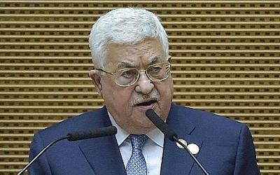 Le président de l'Autorité palestinienne  Mahmoud Abbas pendant le 32e sommet de l'Union africaine à Addis Abeba, le 10 février 2019. (Crédit : SIMON MAINA / AFP)