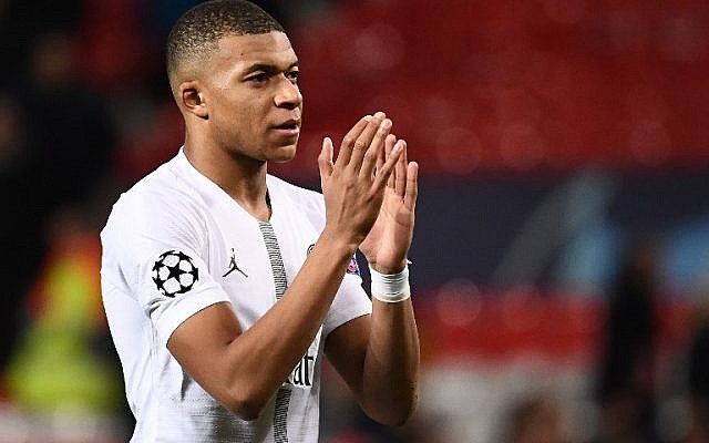 Le footballer Kylian Mbappe à, Manchester, le 12 février 2019. (Crédit : FRANCK FIFE / AFP) Le footballer Kylian Mbappe à, Manchester, le 12 février 2019. (Crédit : FRANCK FIFE / AFP)