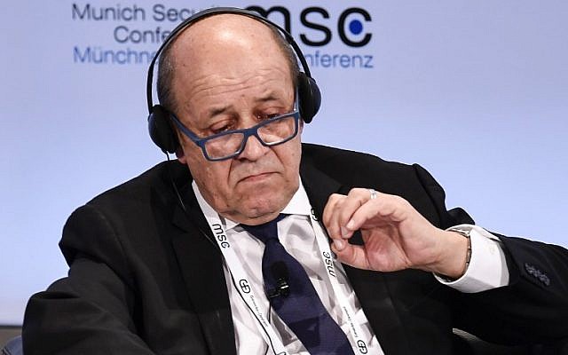 Le ministre français des Affaires étrangères Jean-Yves Le Drian lors d'un débat à l'hôtel Bayerischer Hof pendant la 55ème conférence sur la sécurité de Munich, à Munich, en Allemagne, le 15 février 2019 (Crédit :  THOMAS KIENZLE / AFP)