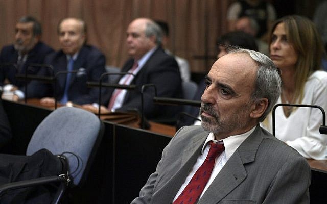 L'ancien juge fédéral argentin Jose Galeano avant sa coondamnation pour etnrave à la justice au sujet de l'enquête sur l'attentat d'AMIA en 1994, au tribunal de Buenos Aires, le 28 février 2019. (Crédit : JUAN MABROMATA / AFP)