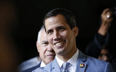 Le président auto-proclamé du Venezuela, Juan Guaido, arrive pour une rencontre avec des étudiants à la Central University du Venezuela, à Caracas, le 8 février 2019. (AP Photo/Ariana Cubillos)