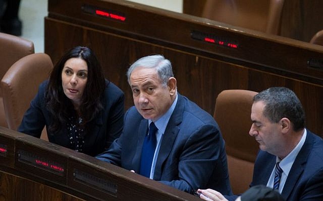 Le Premier ministre Benjamin Netanyahu, avec les ministres Miri Regev et Yisrael Katz, à la Knesset, le 8 février 2016 (Crédit : Yonatan Sindel/Flash90)