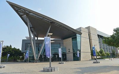 Le bâtiment du centre des expositions Expo Tel Aviv qui accueillera l'édition 2019 de l'Eurovision, 13 septembre 2018. (Crédit : Flash90)