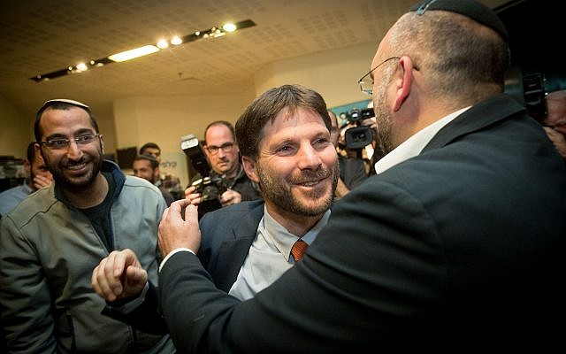 Bezalel Smotrich célèbre sa victoire aux élections pour la direction de son parti National Union à l'hôtel Crown Plaza de Jérusalem, le 14 janvier 2019. (Crédit : Yonatan Sindel/Flash90) Bezalel Smotrich célèbre sa victoire aux élections pour la direction de son parti National Union à l'hôtel Crown Plaza de Jérusalem, le 14 janvier 2019. (Crédit : Yonatan Sindel/Flash90)