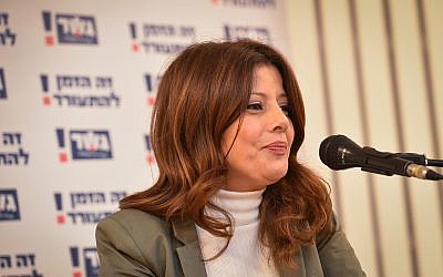 la leader du parti Gesher, la députée Orly Levy-Abekasis, durant un événement de campagne à Tel Aviv, le 5 février 2019 (Crédit :Flash90)