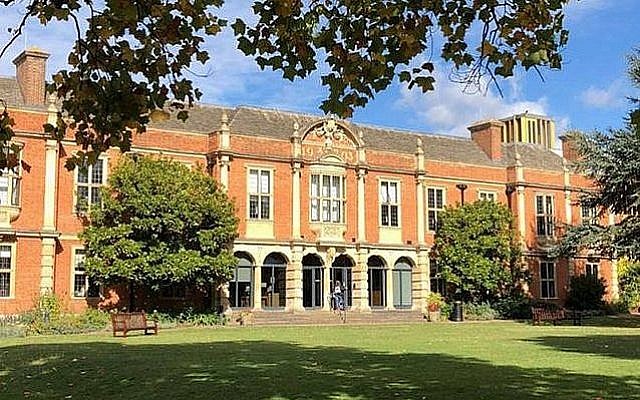 Bibliothèque du Somerville College, Oxford, Bibliothèque (Aivin G via Wikimedia Commons) Bibliothèque du Somerville College, Oxford, Bibliothèque (Aivin G via Wikimedia Commons)