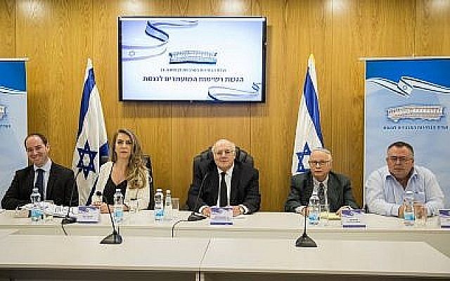 Des représentants du Comité central des élections, le 20 février 2019. (Noam Revkin Fenton/Flash90)