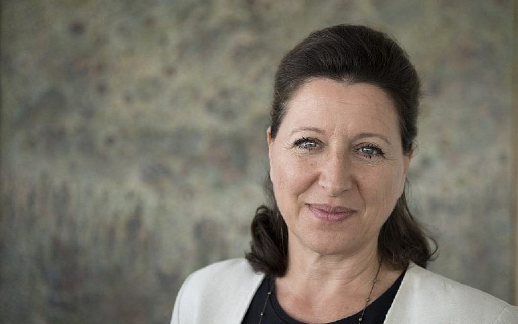 (FICHIERS) Sur cette photo de dossier prise le 17 septembre 2018, la ministre française de la Solidarité et de la Santé, Agnès Buzyn, pose dans son bureau lors d'une séance photo à Paris. (Crédit : Eric Feferberg / AFP) (FICHIERS) Sur cette photo de dossier prise le 17 septembre 2018, la ministre française de la Solidarité et de la Santé, Agnès Buzyn, pose dans son bureau lors d'une séance photo à Paris. (Crédit : Eric Feferberg / AFP)