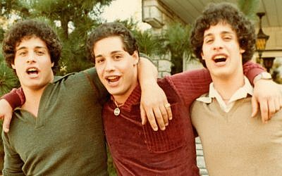 Capture d’écran de la bande-annonce du film « Three Identical Strangers » de Becky Read, présenté à la 9e édition du Festival international du film juif de Genève.
