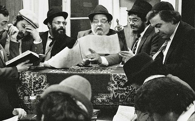 La lecture de la Meguila, dans les années 1980. (Crédit photo : Aviv Itzhaky/Facebook) La lecture de la Meguila, dans les années 1980. (Crédit photo : Aviv Itzhaky/Facebook)