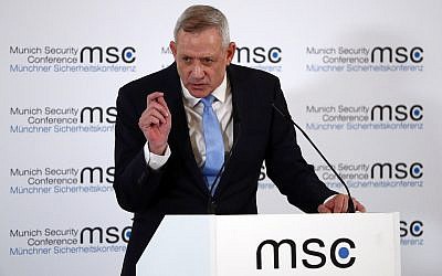Benny Gantz à la Conférence internationale sur la sécurité à Munich, Allemagne, le dimanche 17 février 2019. (Crédit : AP/Matthias Schrader) Benny Gantz à la Conférence internationale sur la sécurité à Munich, Allemagne, le dimanche 17 février 2019. (Crédit : AP/Matthias Schrader)