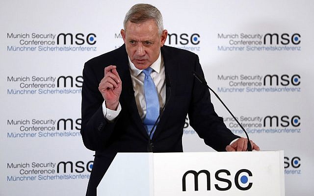 Benny Gantz à la Conférence internationale sur la sécurité à Munich, Allemagne, le dimanche 17 février 2019. (Crédit : AP/Matthias Schrader) Benny Gantz à la Conférence internationale sur la sécurité à Munich, Allemagne, le dimanche 17 février 2019. (Crédit : AP/Matthias Schrader)