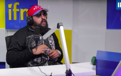 Capture d’écran de l’interview du rappeur tunisien DJ Costa à la radio IFM. (Crédit photo : Radio IFM/YouTube)