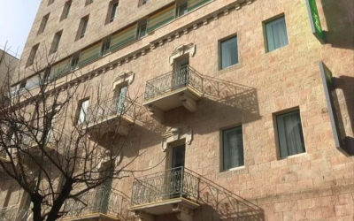 Le nouvel hôtel « Ibis Styles Jerusalem City Center », situé au 4, rue Ben Yehuda, à Jérusalem. (Crédit photo : Ibis Styles Jerusalem City Center / Accor)