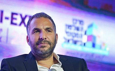 Ron Kobi, le maire de Tibériade,  à la Conférence annuelle de l'innovation à Tel Aviv, le 27 février 2019 (Crédit : Flash90)