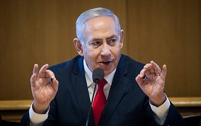 Le Premier ministre Bejamin Netanyahu lors de la signature d'un accord portant sur la construction de nouveaux appartements à Jérusalem, le 11 mars 2019 (Crédit : Aharon Krohn/Flash90) Le Premier ministre Bejamin Netanyahu lors de la signature d'un accord portant sur la construction de nouveaux appartements à Jérusalem, le 11 mars 2019 (Crédit : Aharon Krohn/Flash90)