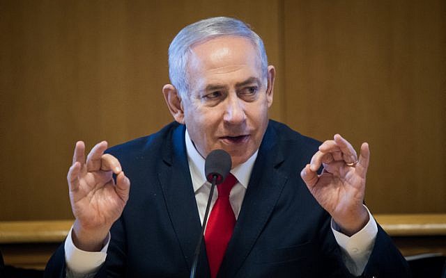 Le Premier ministre Bejamin Netanyahu lors de la signature d'un accord portant sur la construction de nouveaux appartements à Jérusalem, le 11 mars 2019 (Crédit : Aharon Krohn/Flash90) Le Premier ministre Bejamin Netanyahu lors de la signature d'un accord portant sur la construction de nouveaux appartements à Jérusalem, le 11 mars 2019 (Crédit : Aharon Krohn/Flash90)