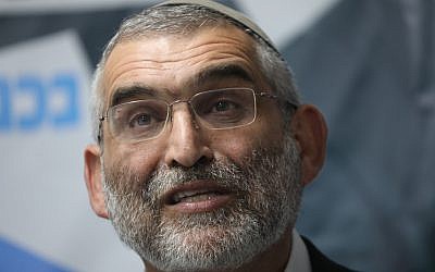 Le membre du parti Otzma Yehudi Michael Ben Ari pendant une conférence de presse en réponse à la décision de la Haute Cour de rejeter sa candidature aux prochaines élections à la Knesset à Jérusalem, le 17 mars 2019 (Crédit : Yonatan Sindel/Flash90)