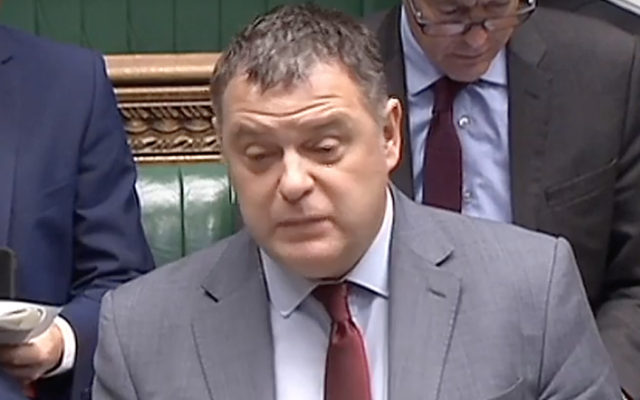 Le député du Labour Mike Amesbury  à la Chambre des Communes, le 14 novembre 2017 (Capture d'écran : YouTube)