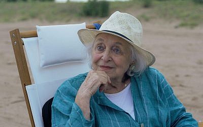 Rebecca Schull incarne une matriarche juive cachant un terrible secret sur son passé dans le film "The Last." (Crédit : Plainview Pictures) Rebecca Schull incarne une matriarche juive cachant un terrible secret sur son passé dans le film "The Last." (Crédit : Plainview Pictures)