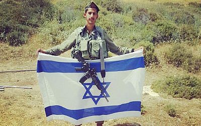 Le parachutiste Evyatar Yosefi, 20 ans, noyé durant un exercice dans le nord d'Israël, le 7 janvier 2018 (Crédit :  Facebook)