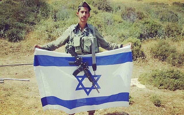 Le parachutiste Evyatar Yosefi, 20 ans, noyé durant un exercice dans le nord d'Israël, le 7 janvier 2018 (Crédit : Facebook) Le parachutiste Evyatar Yosefi, 20 ans, noyé durant un exercice dans le nord d'Israël, le 7 janvier 2018 (Crédit : Facebook)