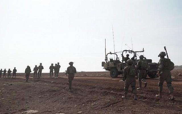 Les soldats israéliens réagissent à une infiltration deux deux Palestiniens depuis le nord de la bande de Gaza, le 8 mars 2019 (Crédit : Yediot Mehashetah) Les soldats israéliens réagissent à une infiltration deux deux Palestiniens depuis le nord de la bande de Gaza, le 8 mars 2019 (Crédit : Yediot Mehashetah)