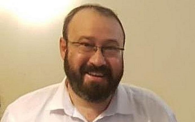 Rabbi Achiad Ettinger, qui avait été blessé lors d'une fusillade au carrefour d'Ariel le 17 mars 2019 (Crédit : Nadav Goldstein/TPS)