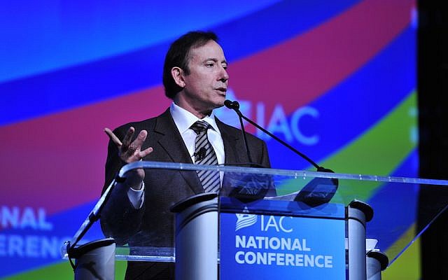 Adam Milstein, dont la fondation familiale a fait des dons à des groupes affiliés à l'AIPAC ainsi qu'à des groupes pro-Israël et juifs. (Crédit : autorisation de l'Israeli-American Council via JTA)
