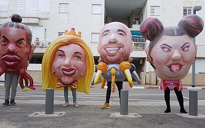 Des nouvelles têtes géantes à l'effigie de Stephane Legar Eden Ben Zaken, Omer Adam et Netta Barzilai pour la parade Adloyada de Pourim, à Holon en 2019. (Crédit : Adloyada)