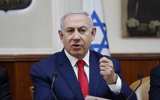 La Premier ministre Benjamin Netanyahu durant la réunion hebdomadaire de cabinet à Jérusalem, le 14 avril 2019. (Crédit : RONEN ZVULUN / AFP)