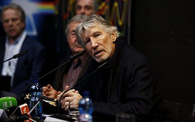 Roger Waters lors d'une conférence de presse pour l'exposition ''The Pink Floyd Exhibition: Their Mortal Remains' à Rome, en Italie, le 16 janvier 2018 (Crédit : Ernesto S. Ruscio/Getty Images) Roger Waters lors d'une conférence de presse pour l'exposition ''The Pink Floyd Exhibition: Their Mortal Remains' à Rome, en Italie, le 16 janvier 2018 (Crédit : Ernesto S. Ruscio/Getty Images)