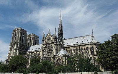 Vue de la cathédrale Notre-Dame de Paris depuis la Seine, en juillet 2008. (Wikipedia / Madhurantakam / CC BY-SA)