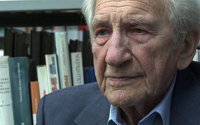 L'ex-GI français Bernard Dargols, qui a débarqué le 8 juin 1944 à 24 ans, en Normandie sous la bannière américaine, est mort le 28 avril 2018 à l'âge de 98 ans. (Crédit : AFPTV) L'ex-GI français Bernard Dargols, qui a débarqué le 8 juin 1944 à 24 ans, en Normandie sous la bannière américaine, est mort le 28 avril 2018 à l'âge de 98 ans. (Crédit : AFPTV)
