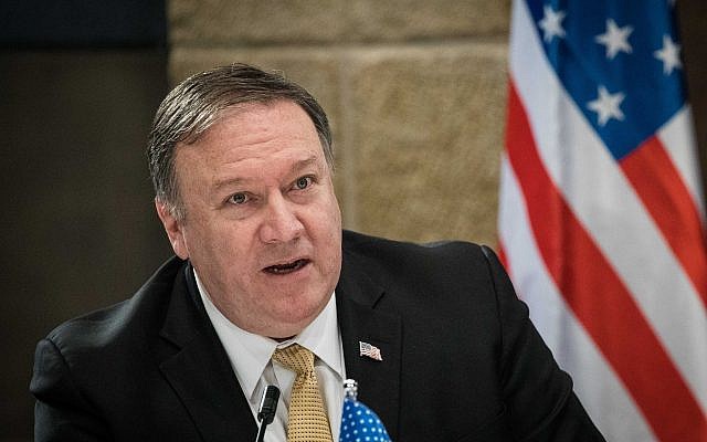 Le secrétaire d'État américain Michael Pompeo lors d'une conférence de presse avec le Premier ministre Benjamin Netanyahu à Jérusalem, le 20 mars 2019. (Noam Revkin Fenton/Flash90) Le secrétaire d'État américain Michael Pompeo lors d'une conférence de presse avec le Premier ministre Benjamin Netanyahu à Jérusalem, le 20 mars 2019. (Noam Revkin Fenton/Flash90)