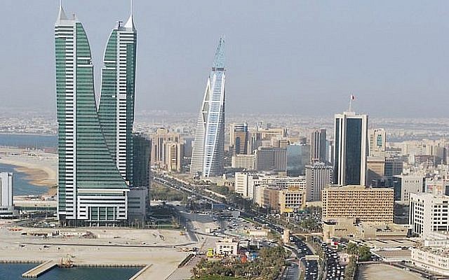 Une vue du quartier d'affaires de Manama, la capitale du Bahreïn (Crédit : CC-BY Jayson De Leon/Wikimedia Commons)