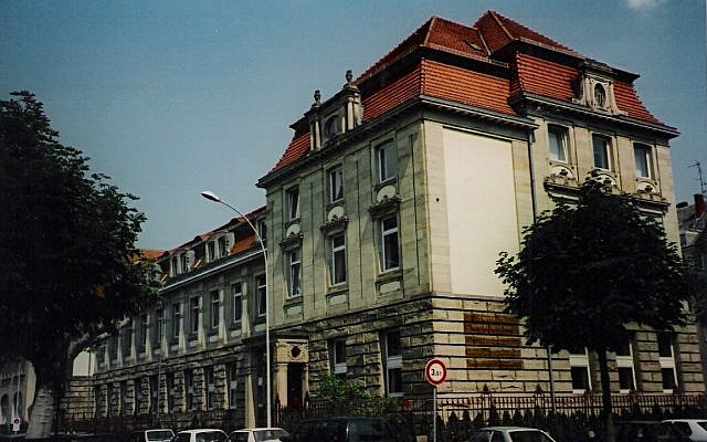 Les locaux de l'Institut d’études politiques de Strasbourg, au sein de l'Ensemble Saint Georges, avenue de la Forêt noire (1988-2019). (Crédit photo : Domaine public)