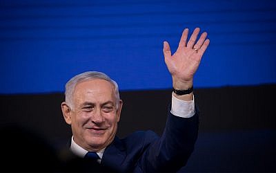 Le Premier ministre Benjamin Netanyahu s'adresse à ses sympathisants alors que les résultats des élections sont annoncés à Tel Aviv, le 9 avril 2019. (Yonatan Sindel/Flash90)