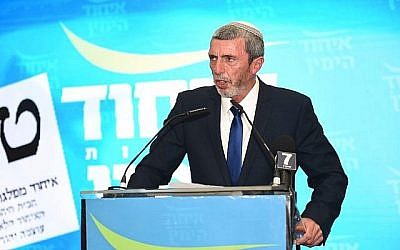Rafi Peretz parle à ses partisans lors de la révélation des résultats électoraux de son parti à Kfar Maccabiah, le 9 avril 2019 (Crédit : Nachshon Pillipson) Rafi Peretz parle à ses partisans lors de la révélation des résultats électoraux de son parti à Kfar Maccabiah, le 9 avril 2019 (Crédit : Nachshon Pillipson)