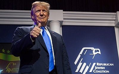 Le président américain Donald Trump arrive pour s'exprimer lors de la conférence annuelle de la Coalition juive républicaine au casino The Venetian, le 6 avril 2019 à Las Vegas, Nevada. (SAUL LOEB/AFP)
