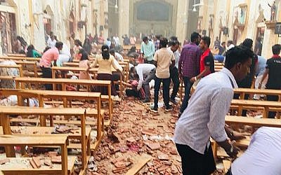 Les conséquences d'une explosion à l'église St. Sébastien in Negombo, Sri Lanka, dimanche de Pâques, le 21 avril 2019. (Crédit : Eglise St Sébastien)