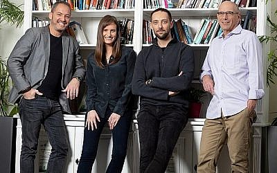 L'équipe israélienne d'Intel Capital, de gauche à droite : Noam Kaiser, Shira Vissoker, Roi Bar-Kat, et Yair Shoham. (Crédit: Intel Corp.)