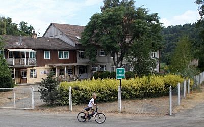 (Archives) Photo prise le 20 janvier 2016, la Villa Bavière, anciennement Colonia Dignidad près de Parral, à 400 km de Santiago. (Crédit :  Claudio Reyes / AFP)