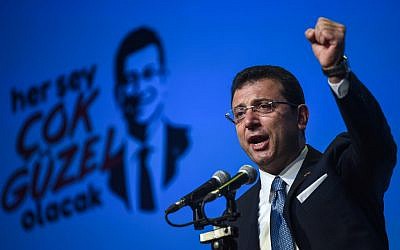 Le candidat de l'opposition turque aux élections municipales d'Istanbul Ekrem Imamoglu, en campagne, le 22 mai 2019. (Crédit : OZAN KOSE / AFP)