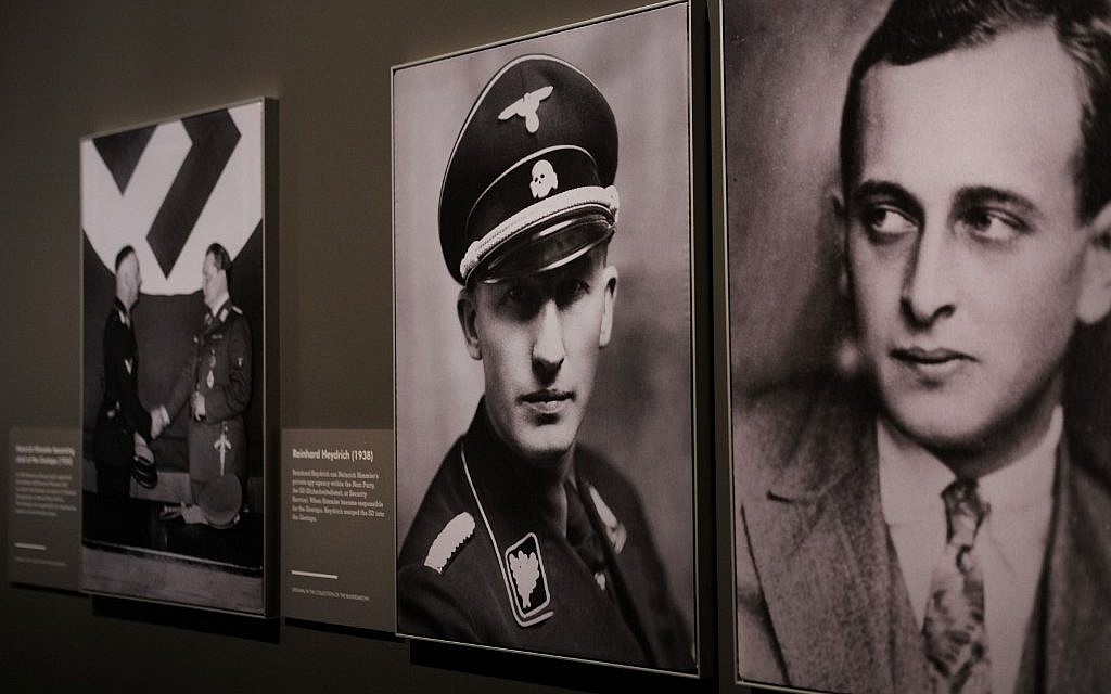 Portraits de nazis à l'exposition  "Auschwitz. Il n'y a pas si longtemps, pas si loin" au Museum of Jewish Heritage, le 2 mai 2019 à New York City. (Crédit : Spencer Platt/Getty Images/AFP)