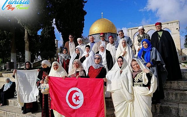 Des touristes tunisiens en voyage à Jérusalem avec l’agence Tunisia Bay Travel. (Crédit photo : Tunisia Bay Travel / Facebook) Des touristes tunisiens en voyage à Jérusalem avec l’agence Tunisia Bay Travel. (Crédit photo : Tunisia Bay Travel / Facebook)